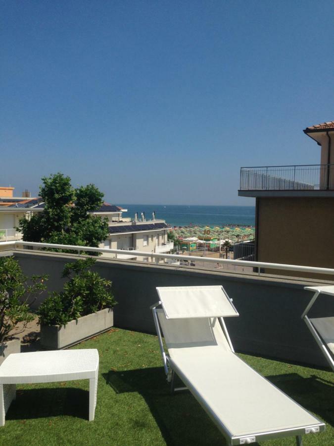 Hotel Houston Suites Ρίμινι Εξωτερικό φωτογραφία